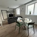Tancredi Charme Apt - Private Garage